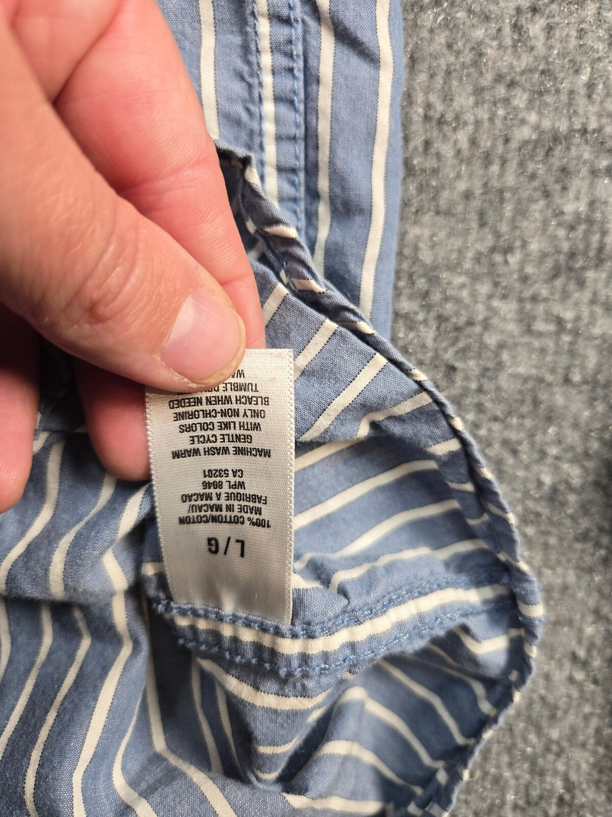 Aeropostale Men's Large Blue & White Vertical Striped Long Sleeve Button Down