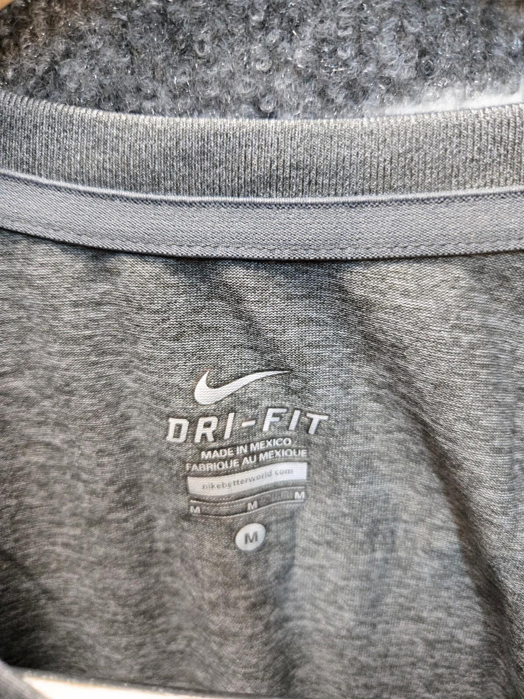 Nike Dri-FIT RUNNERS PLUS Gray Athletic T-Shirt Medium