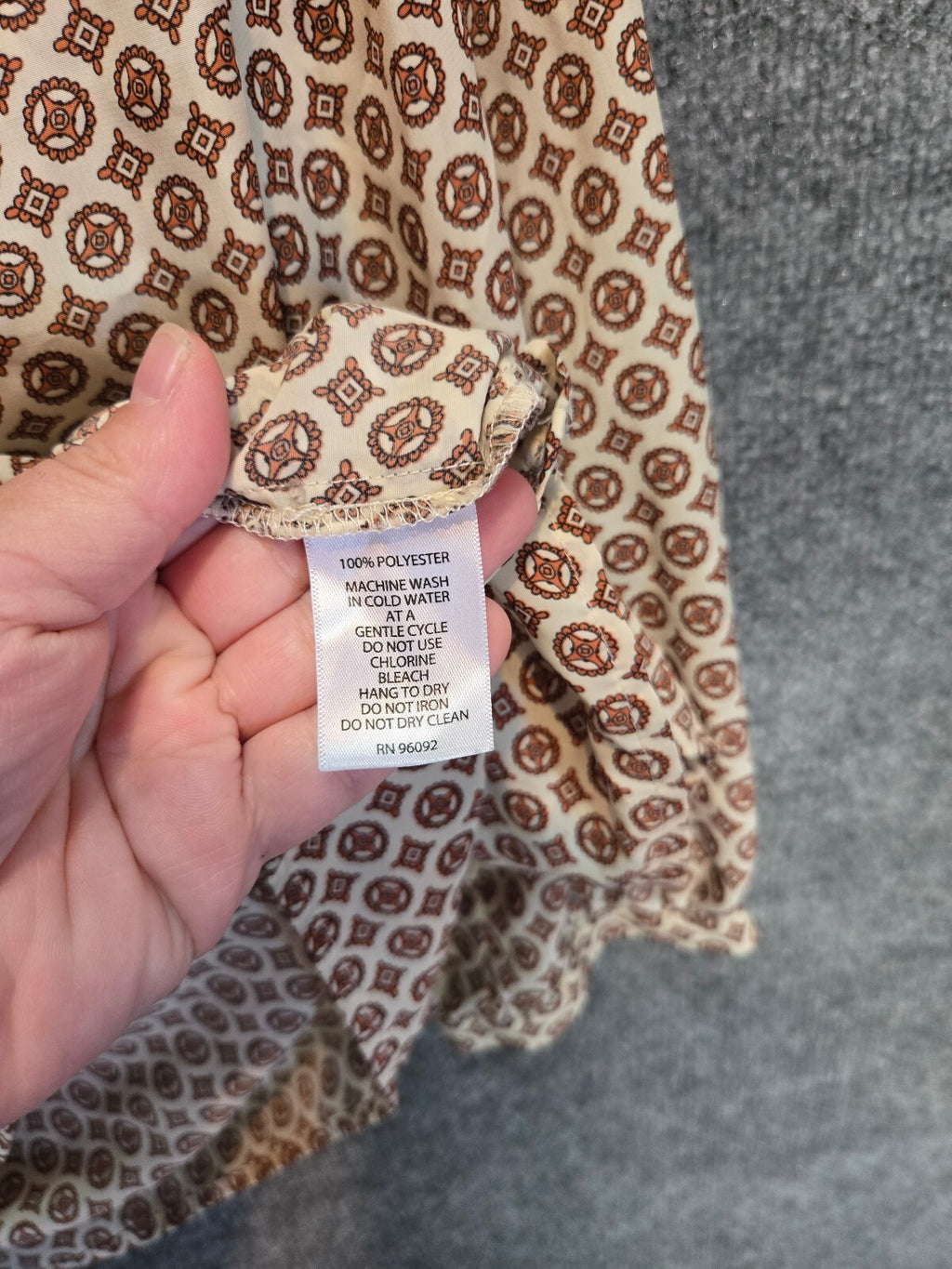Cynthia Rowley Geometric Medallion Blouse Smocked Shoulder Split Neck Top Large