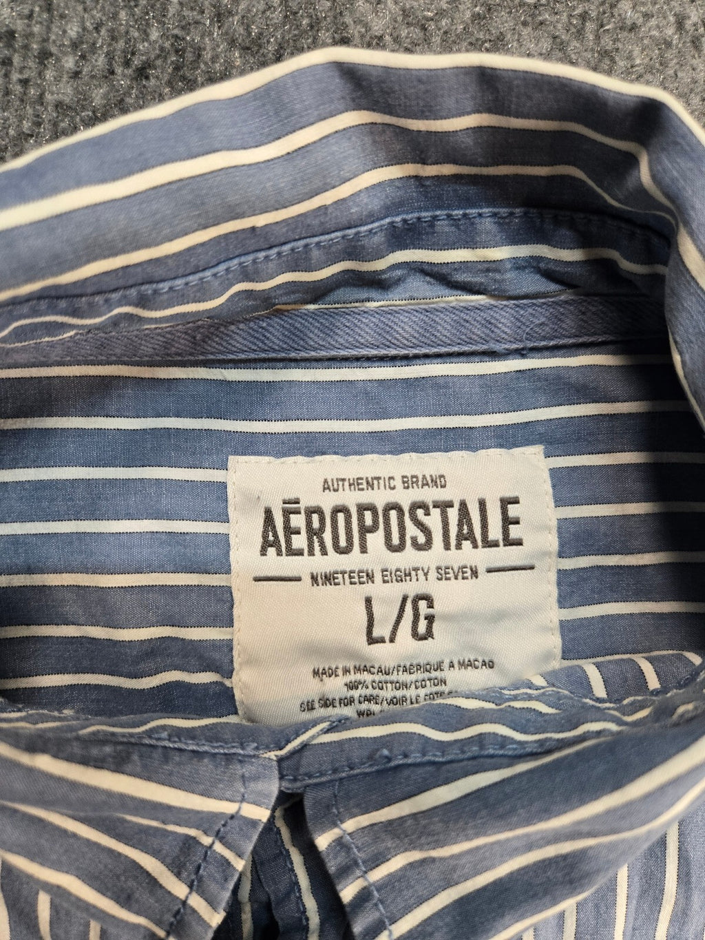 Aeropostale Men's Large Blue & White Vertical Striped Long Sleeve Button Down