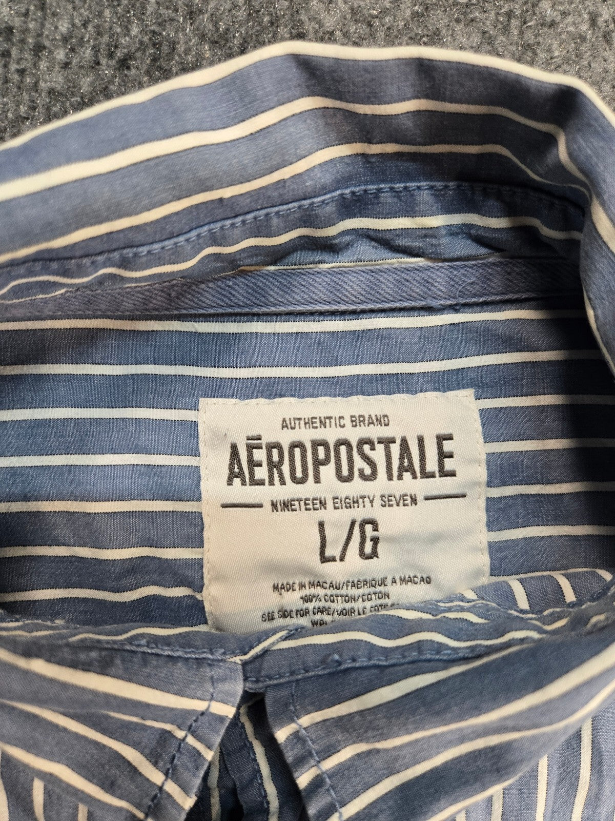 Aeropostale Men's Large Blue & White Vertical Striped Long Sleeve Button Down