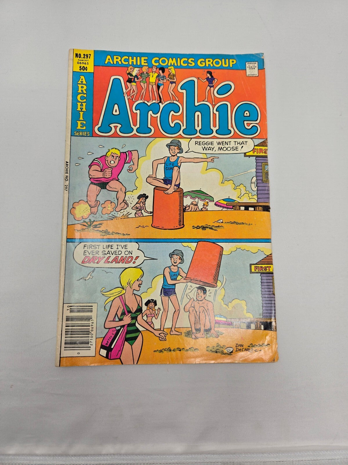 Vintage Archie Comics No. 297 October 1980 Dan DeCarlo Beach Cover