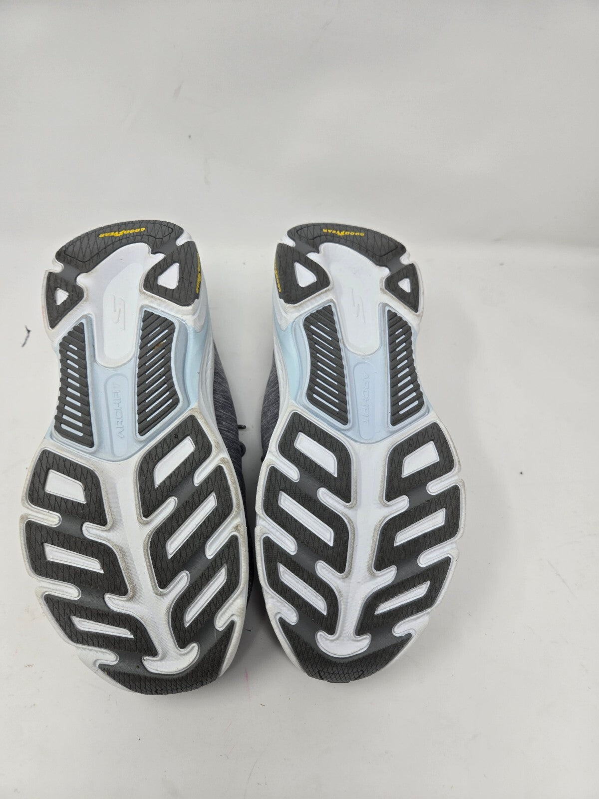 Skechers Max Cushioning Slip-On Sneakers in Gray, Size 9.5