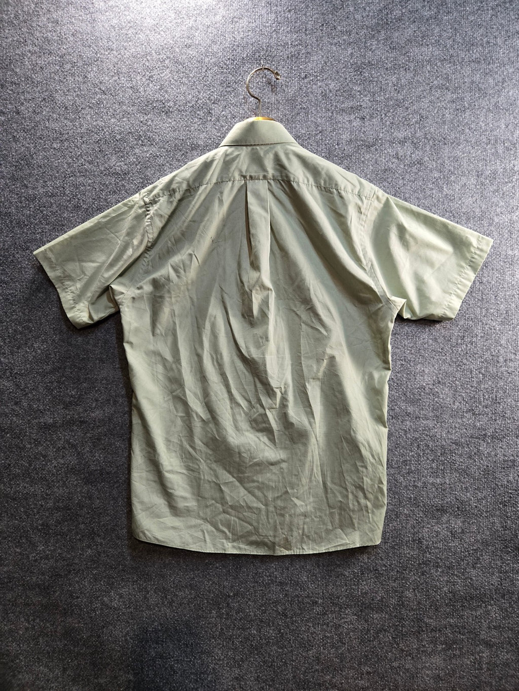 Men's Short Sleeve Button-Up Shirt in Light Olive Green