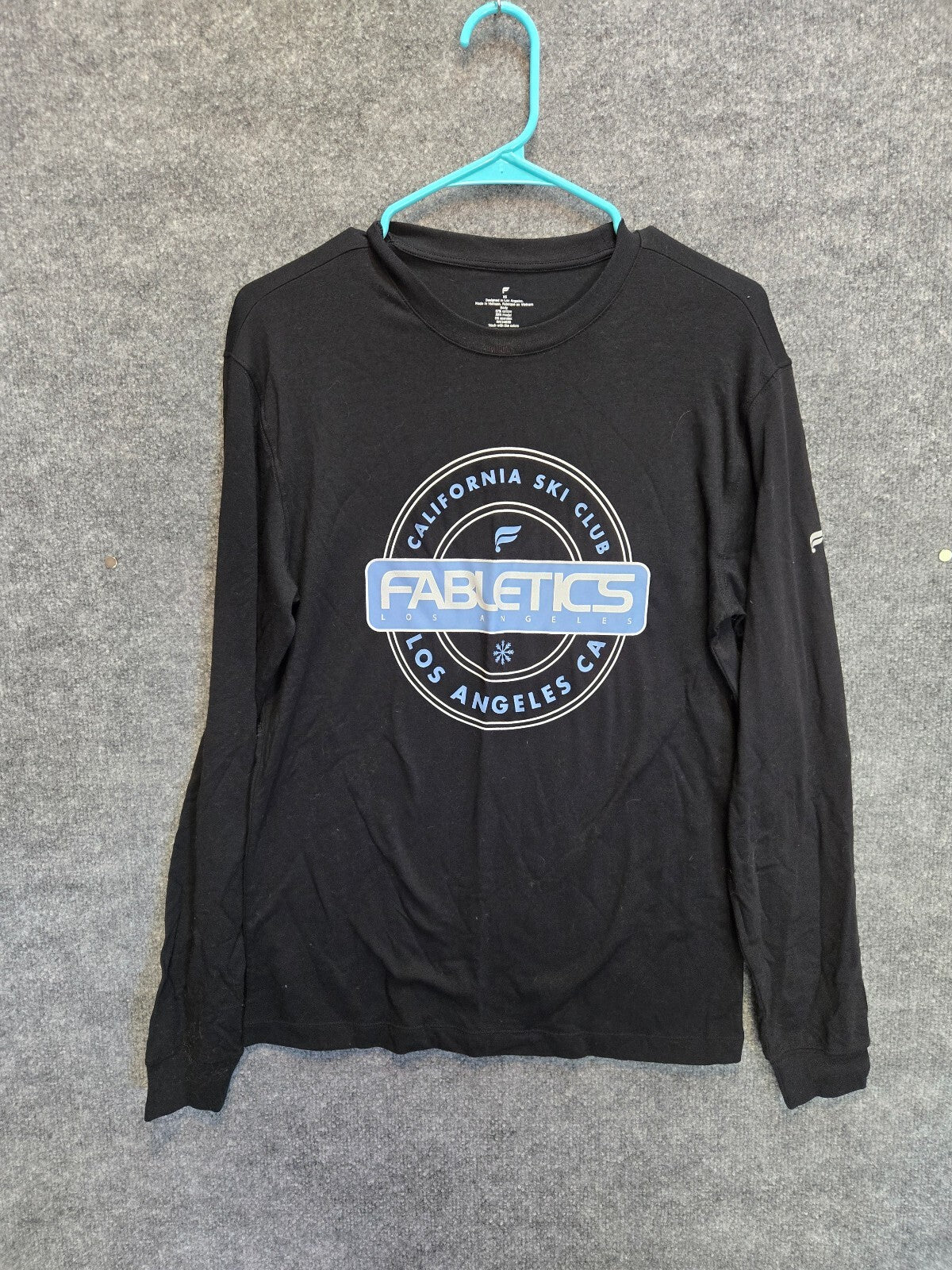 Fabletics Men's California Ski Club Long-Sleeve Graphic T-Shirt xs
