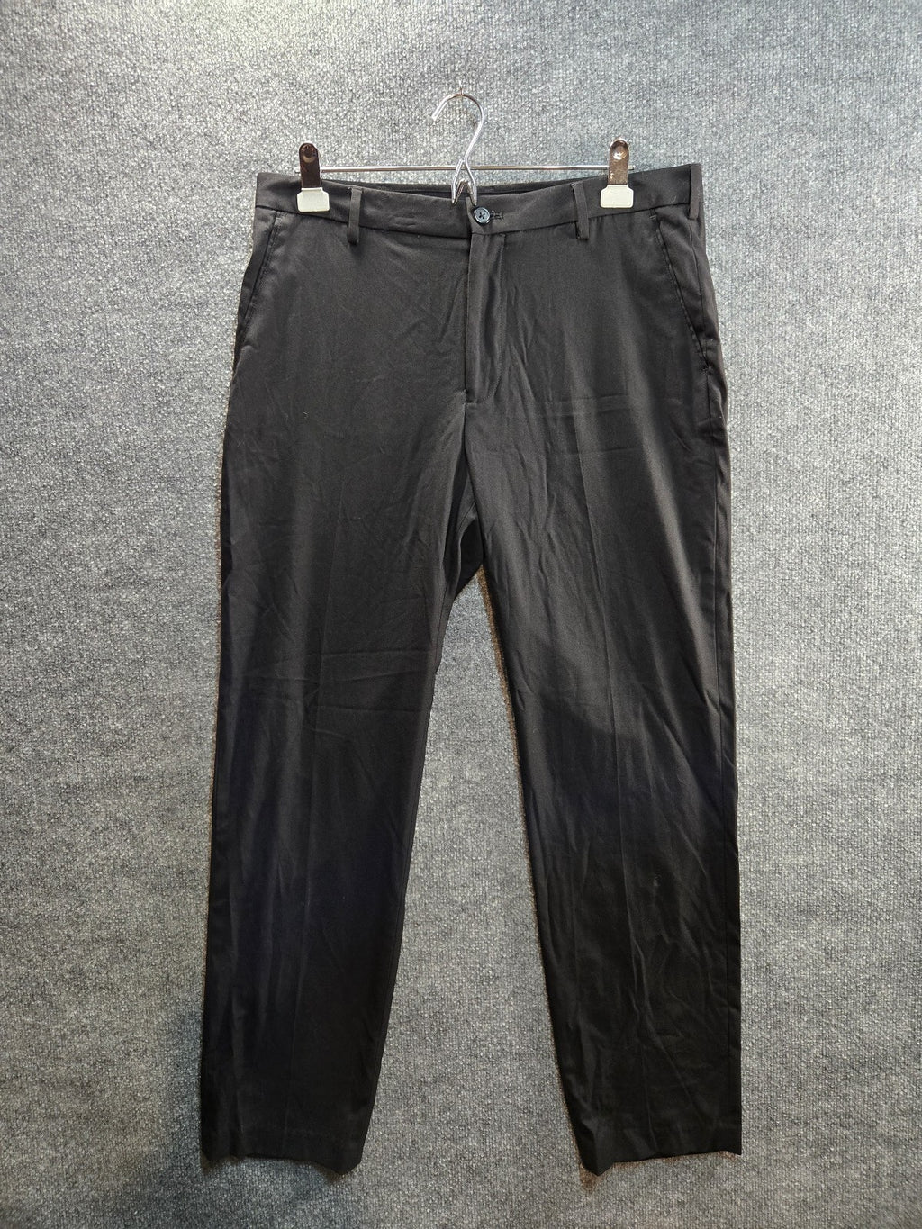 Van Heusen Men's Black Straight Fit Dress Pants 34x32