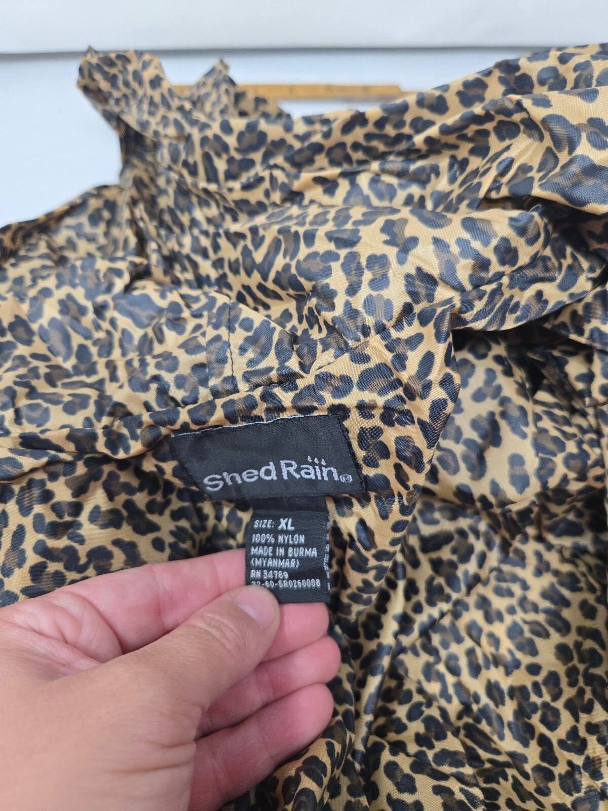 ShedRain Leopard Print Packable Rain Poncho Jacket XL Umbrella Matching Sleeve
