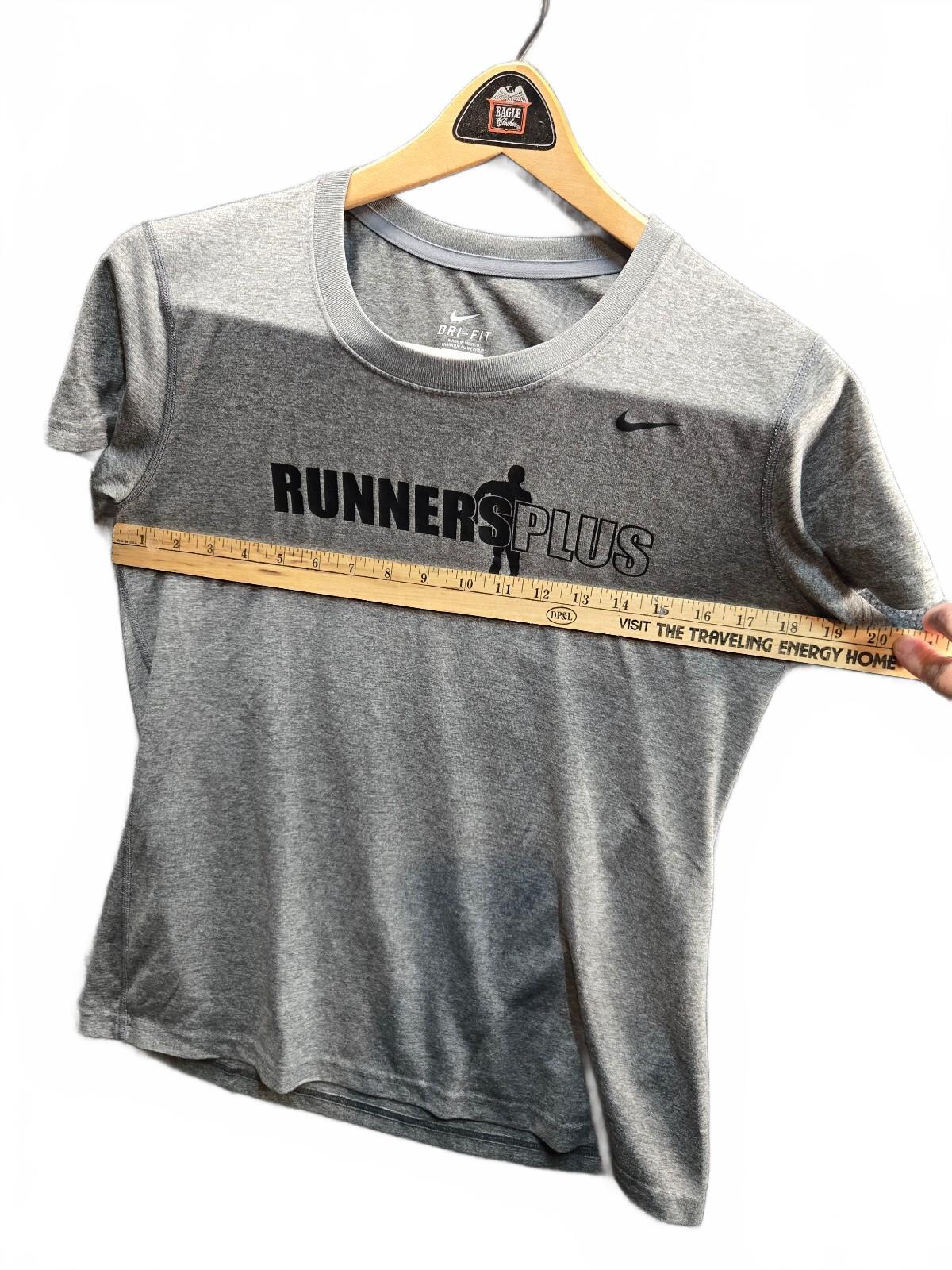 Nike Dri-FIT RUNNERS PLUS Gray Athletic T-Shirt Medium