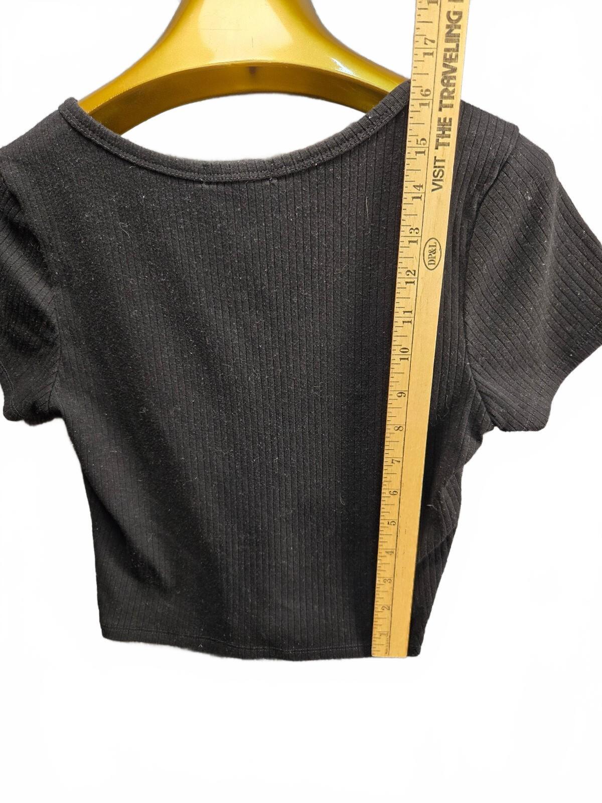 Bozzolo Women's Large Black Ribbed Knit Button Henley Cropped T-Shirt