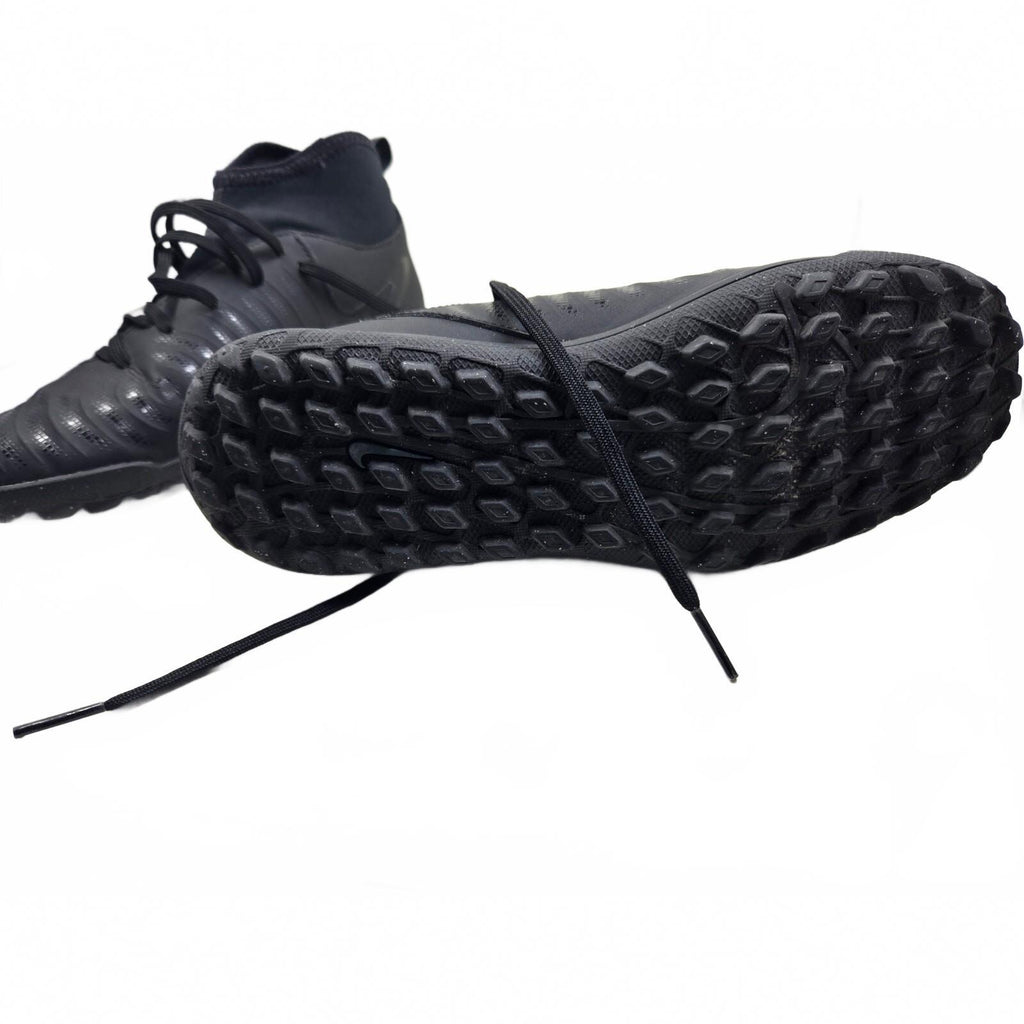 Black Nike Phantom Luna II Club TF soccer size 5.5