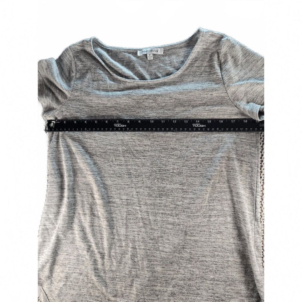 Rose & Olive Heather Gray Button-Back T-Shirt, Medium, Good Condition
