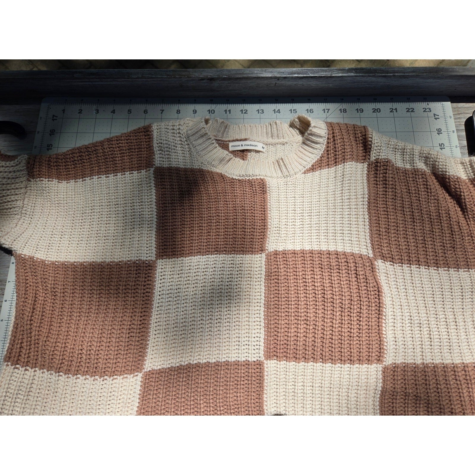 Moon & Madison Women's Medium Checkered Cropped Sweater Beige Brown