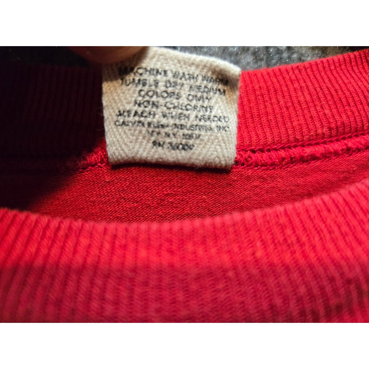 Vintage Calvin Klein Men's Red Pocket T-Shirt Crewneck Hem Logo Xl