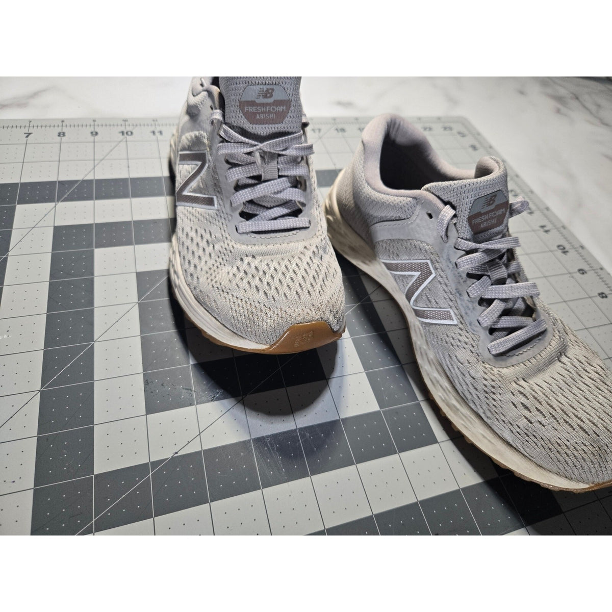 New Balance Womens Running Fresh Foam Arishi V2 Gray Running Shoes Sneakers SZ 7