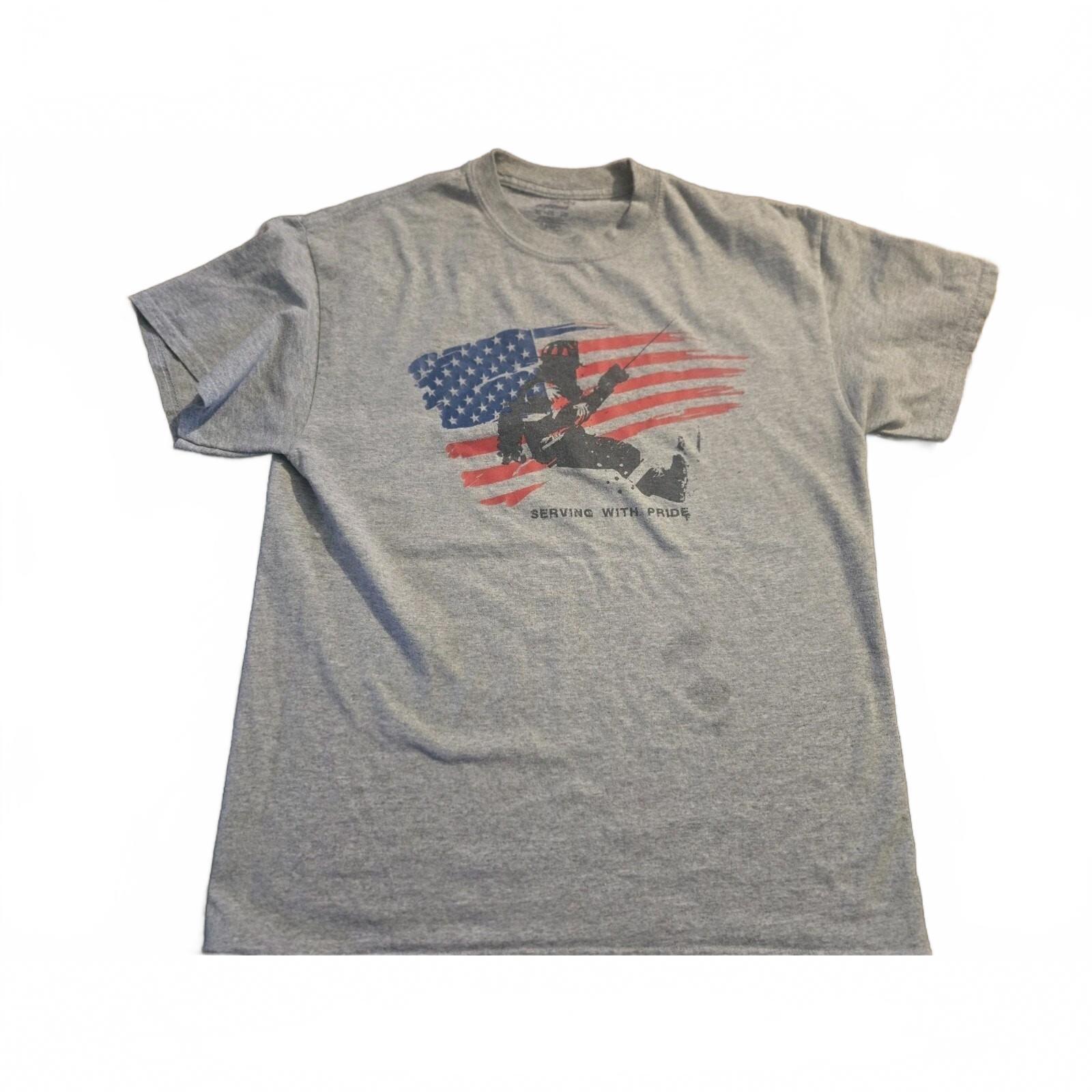 Gildan Men's Gray Short Sleeve T-Shirt with American Flag and Firefighter Design