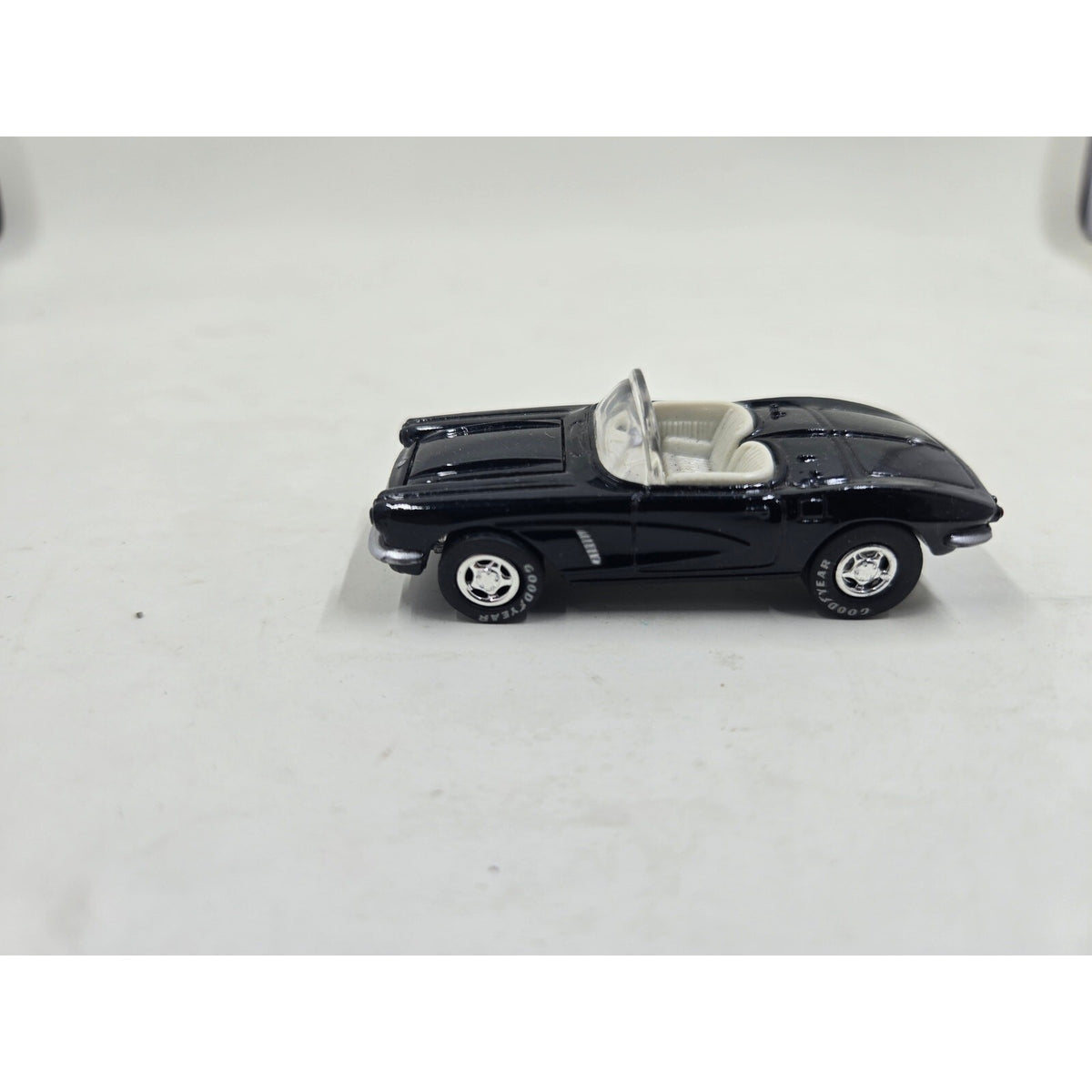 1999 Johnny Lightning Classic Customs '62 Corvette Roadster