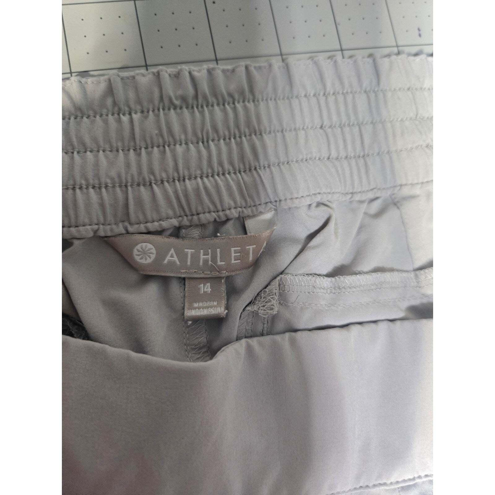Athleta Gray Polyester Spandex  Athletic pants size Medium