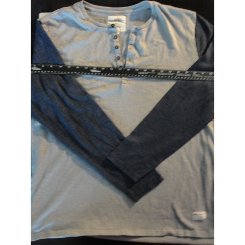 Modern Amusement Long Sleeve Henley T-Shirt Large Super soft