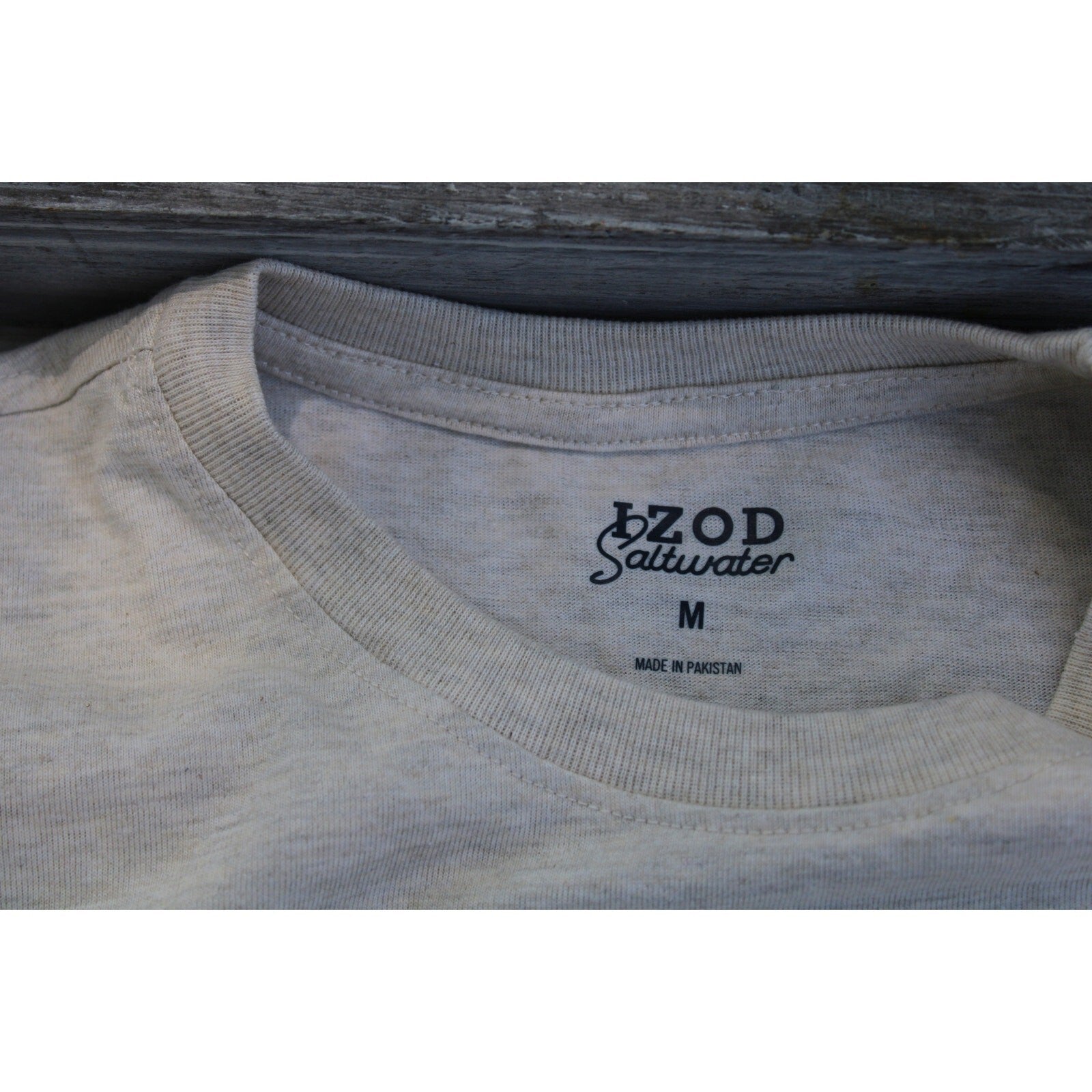 IZOD Saltwater Mens Long Sleeve Graphic T-Shirt Bear Crest White Oatmeal M