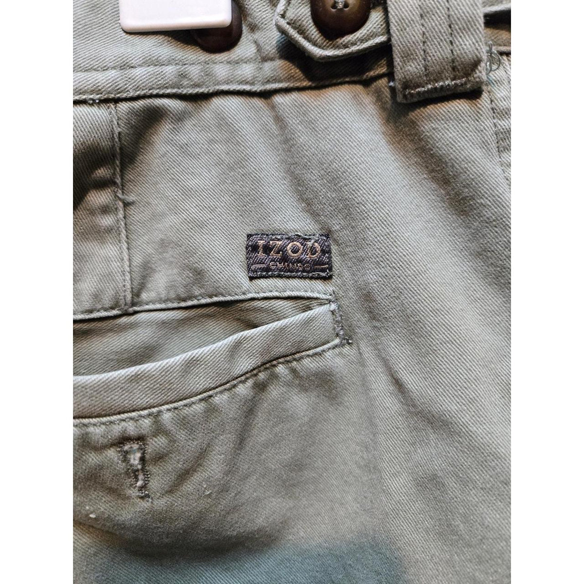 IZOD Men's Green Cargo Shorts Size 34 - Durable Cotton, Multiple Pockets