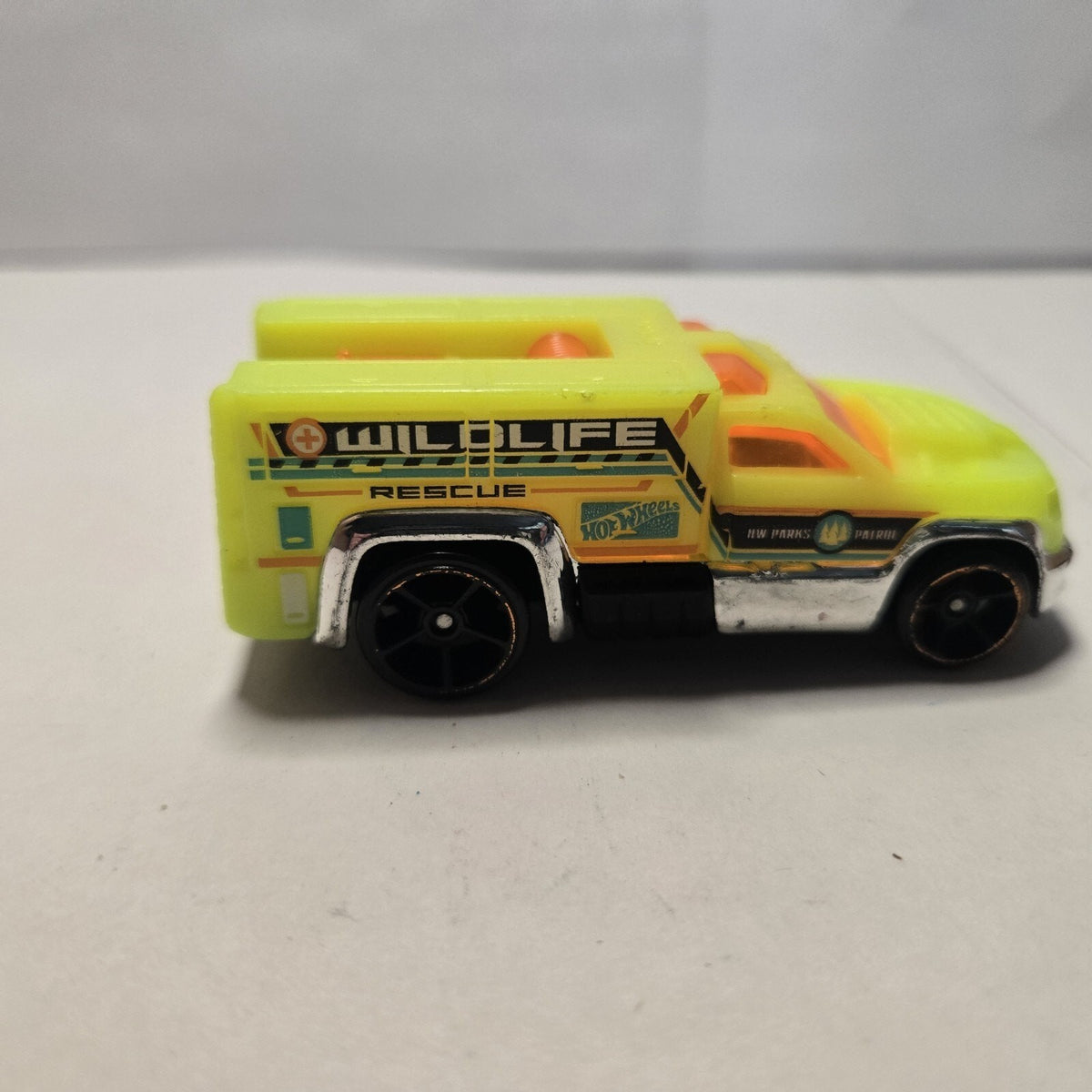 Hot Wheels -RESCUE DUTY WILDLIFE yellow from 2012 - HW Rescue Series- LOOSE