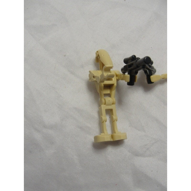 2 Star wars Lego figures one is missing an arm.