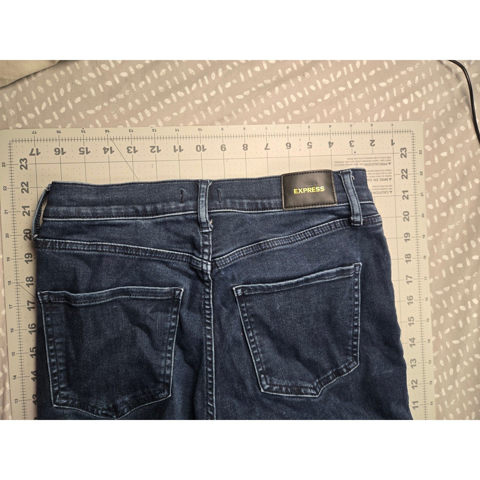Express Women's Blue Stretch Straight Fit Jeans - Size Medium, Very Good