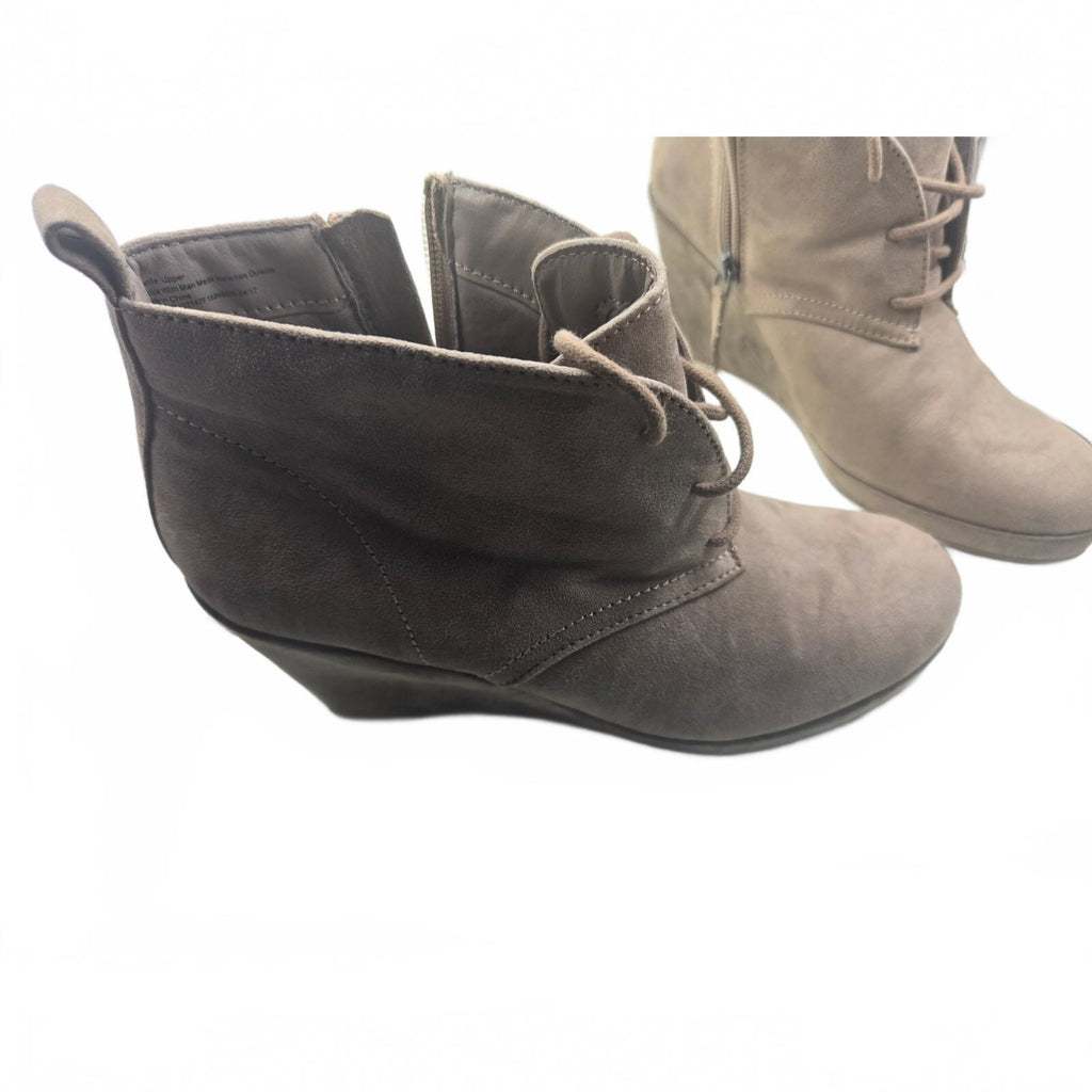 DV Dolce Vita Terri Women's Size 8 Taupe Lace Up Wedge Heel Ankle Booties