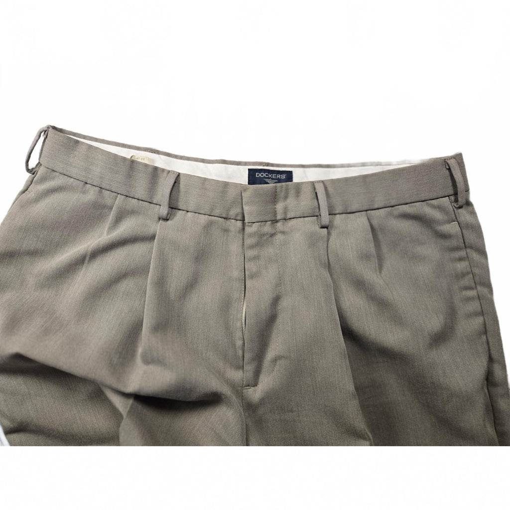 Dockers Men's Tan Pleated Dress Pants Classic Fit Khaki Trousers Size Medium