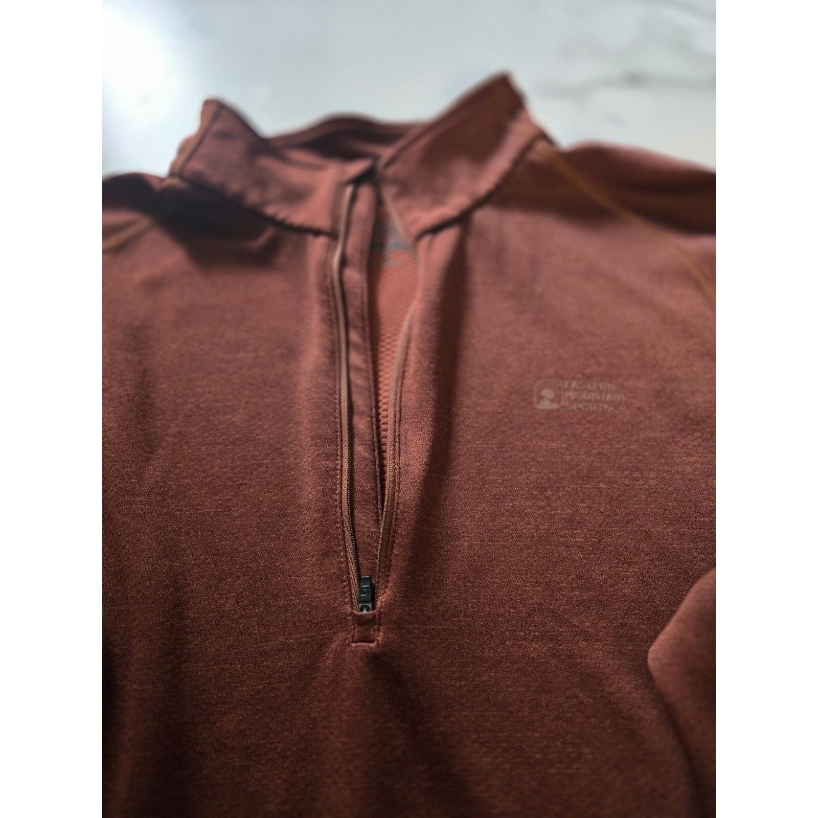 Eastern Mountain Sports Techwick Men’s Small Long sleeve Thermal Burgundy