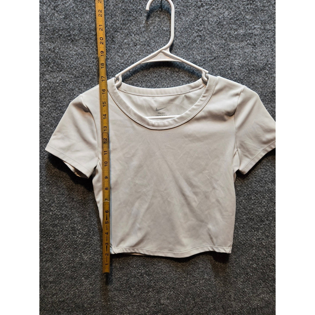 Nike Sportswear Chill Knit Women's Cropped T-Shirt  size small