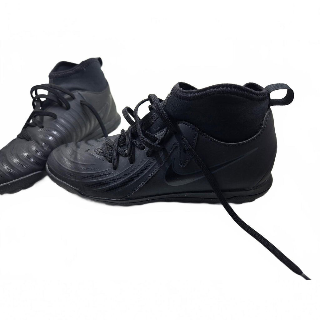 Black Nike Phantom Luna II Club TF soccer size 5.5