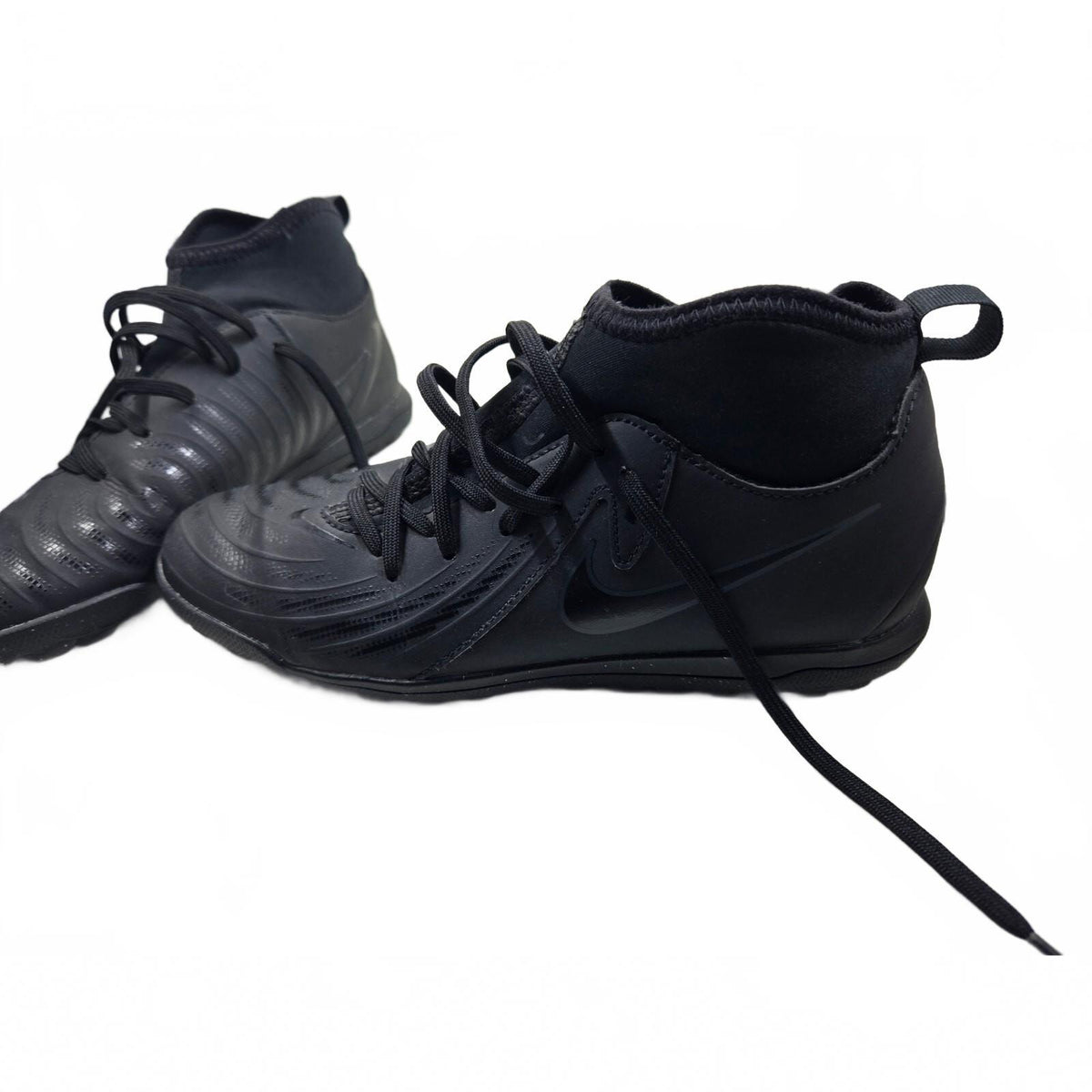 Black Nike Phantom Luna II Club TF soccer size 5.5