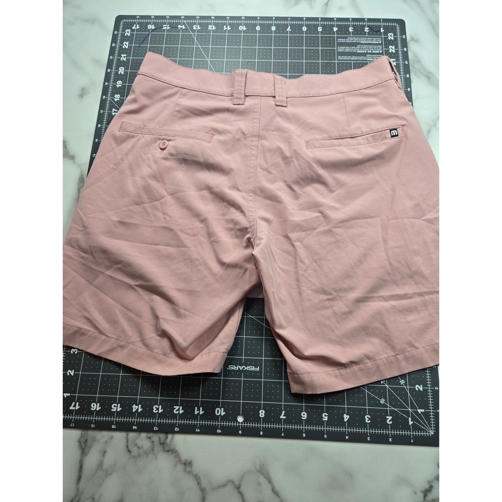 Travis Mathew Men's 30 Tech Chino Golf Shorts Pink rose Stretch Eco Performance