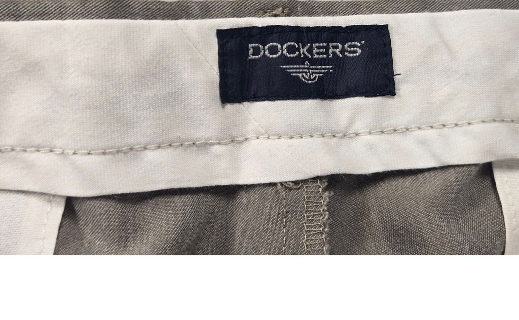 Dockers Men's Tan Pleated Dress Pants Classic Fit Khaki Trousers Size Medium